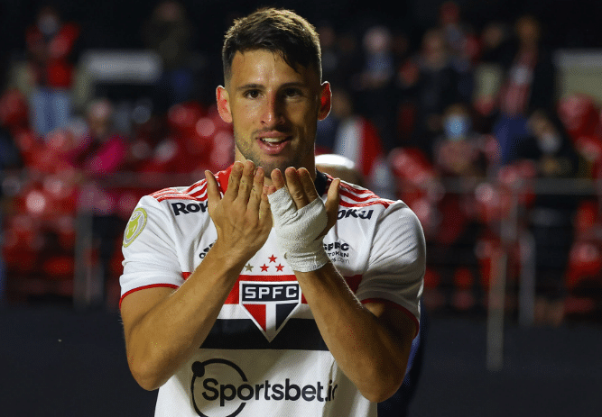 Calleri é procurado por rivais e pode deixar o São Paulo de vez (Foto: AGIF)