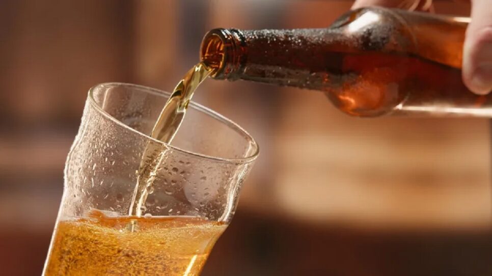 Cerveja com enxaguante bucal (Foto: Reprodução)