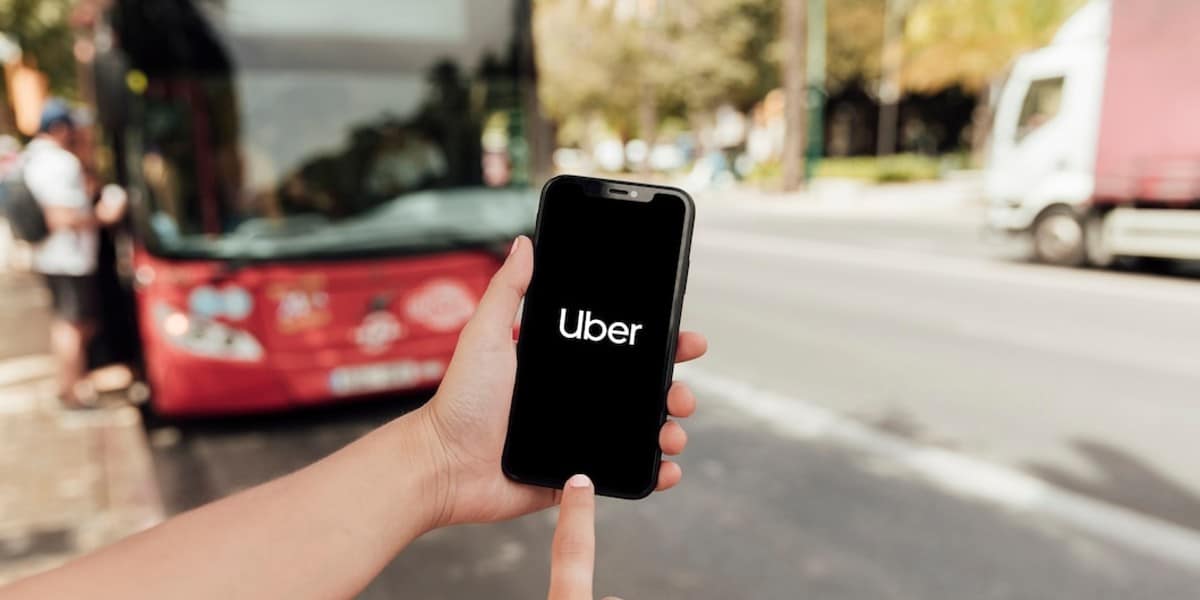 Uber revisa e atualiza a lista de carros que serão aceitos em sua plataforma em 2024 (Foto: Reprodução/Freepik)