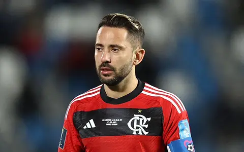 Everton Ribeiro (Reprodução/Internet)