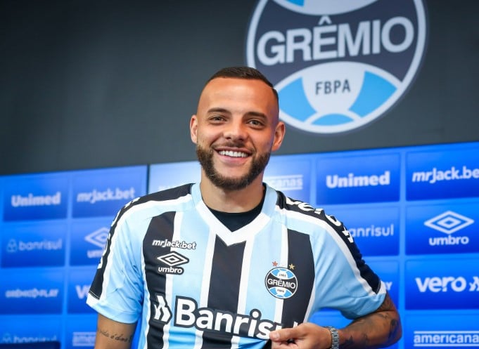 O famoso jogador de futebol é o mais novo reforço do Peixe (Foto: Reprodução/Divulgação)