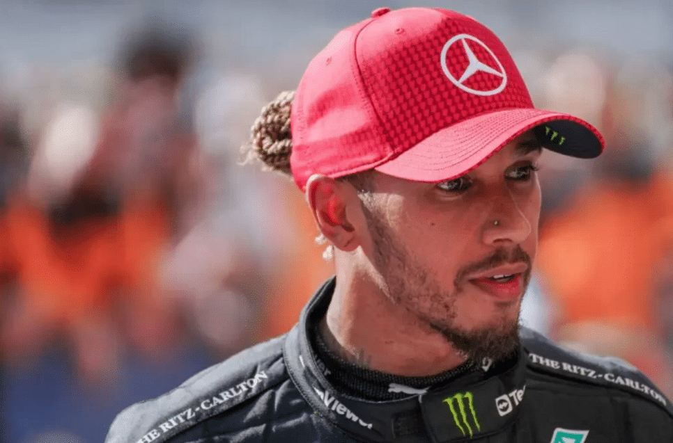 O piloto da Fórmula 1, Lewis Hamilton não fica calado e critica publicamente a liderança da FIA (Foto: Song Haiyuan/Getty Images)