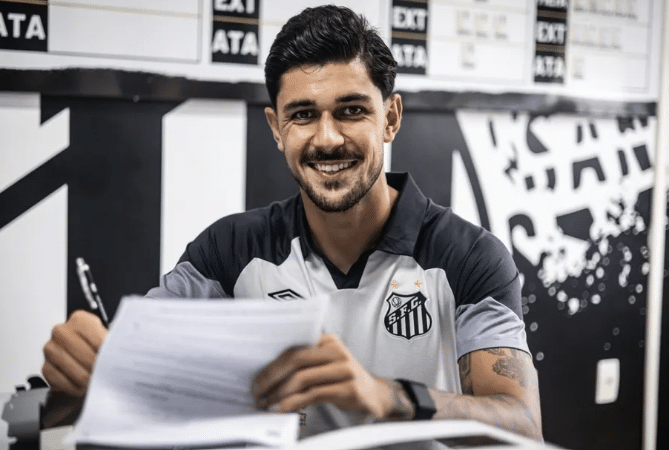 João Basso pede para o Santos esquecer rivais e valorizar torcida (Foto: Raul Baretta/Santos FC)