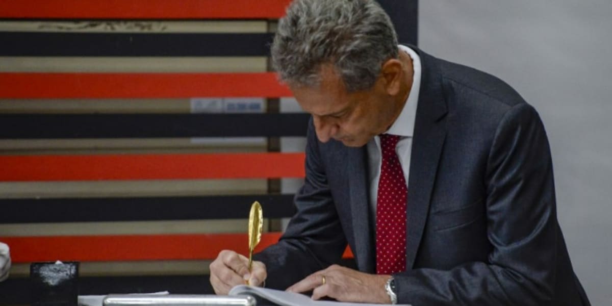 O presidente do Flamengo fez a alegria de Tite e dos torcedores (Foto: Marcelo Cortes/ CRF)