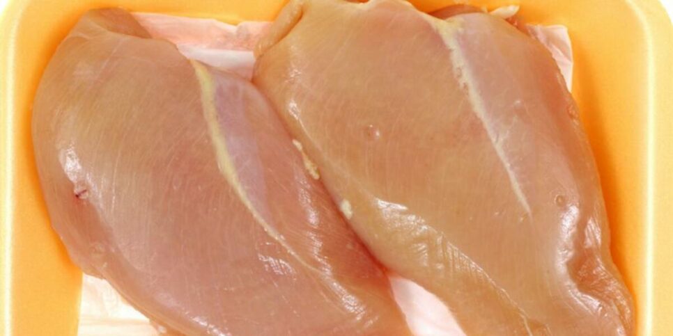 Frango com listras brancas (Imagem: Reprodução)