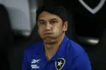 O técnico de futebol, Lúcio Flávio fala pela 1ª vez sobre derrota do Botafogo (Foto: Wagner Meier/Getty Images)