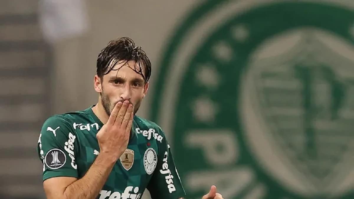 Matías Viña já jogou pelo Palmeiras e hoje é alvo no Corinthians (Foto: Reprodução/ Cesar Greco/ SEP)