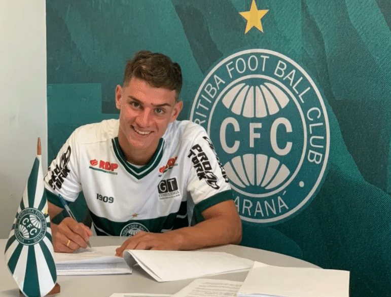 O famoso jogador de futebol do Coritiba, Natanael vem sendo observado pelo Timão (Foto: Reprodução/Divulgação)