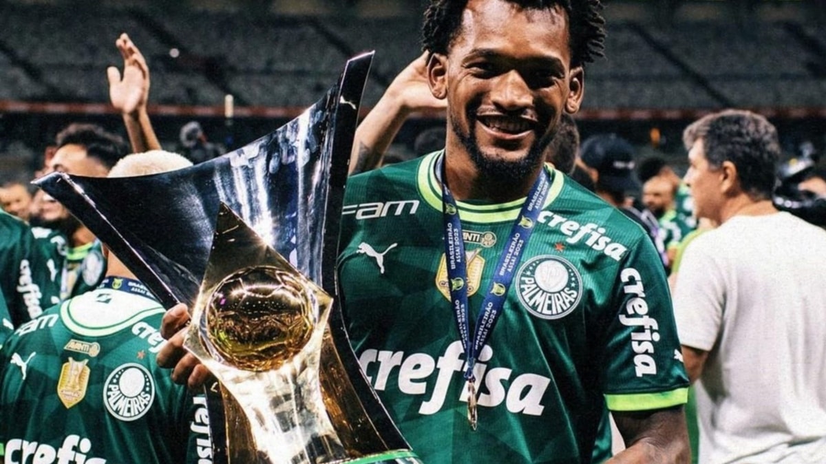 Jailson com a taça do Brasileirão (Fotos: Reprodução/ Instagram/ Cesar Greco/ SEP)