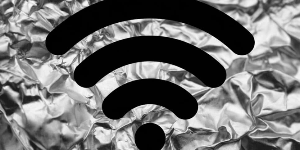 Papel alumínio ajuda no sinal do Wi-Fi (Imagem: Reprodução)