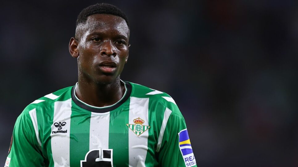 O jogador de futebol é o novo contratado d clube carioca (Reprodução/Internet)