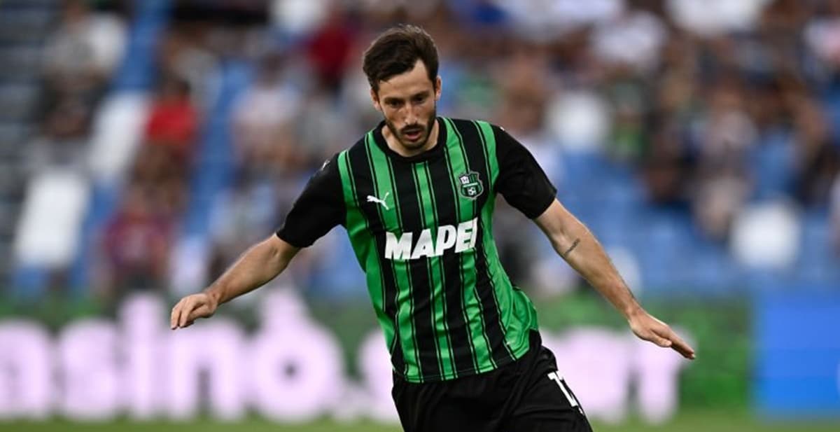 O jogador é emprestado pelo Roma ao Sassuolo, da Itália, e pode ser comprado pelo Flamengo (Foto: Reprodução/ GettyImages)