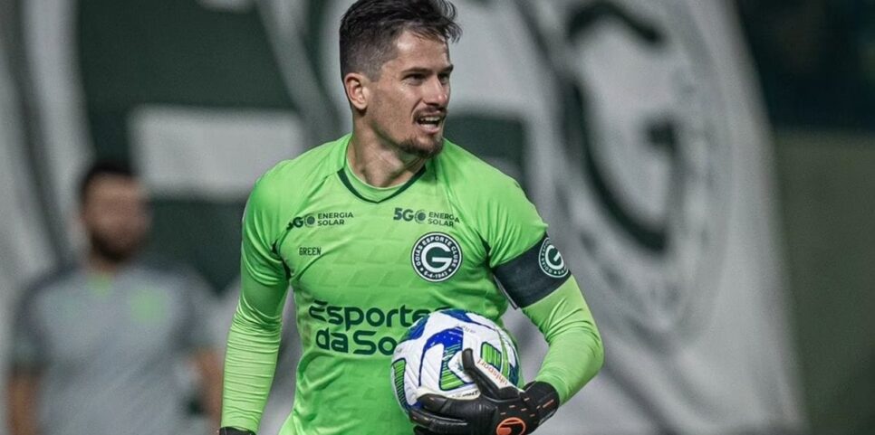 Tadeu, titular absoluto do Goiás, entra no radar do Santos (Foto: Reprodução/ Rosiron Rodrigues/ Goiás EC)