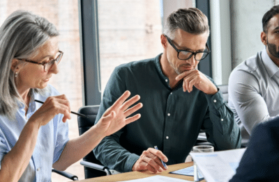 Sem emprego? Veja as melhores carreiras para quem tem +50 (Foto: Reprodução/Internet)