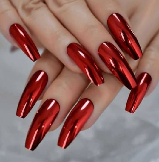 As unhas vermelhas estão sempre na moda e é a cor escolhida por muitas pessoas no Natal (Foto: Reprodução/Internet)