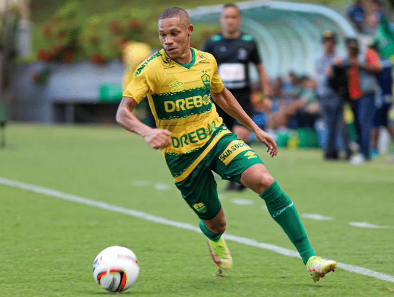 O famoso jogador de futebol foi procurado pelo Cruzeiro e Vasco (Foto: AssCom Dourado)