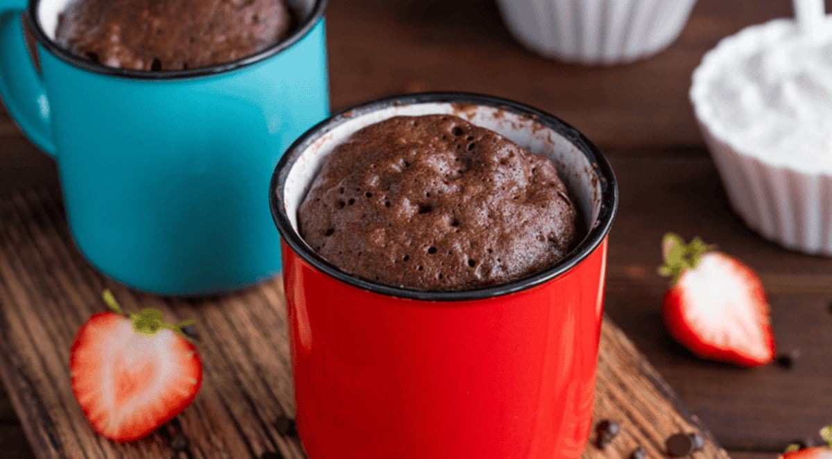 A receita do bolo de caneca rende até duas porções individuais (Foto: Reprodução/ Internet)