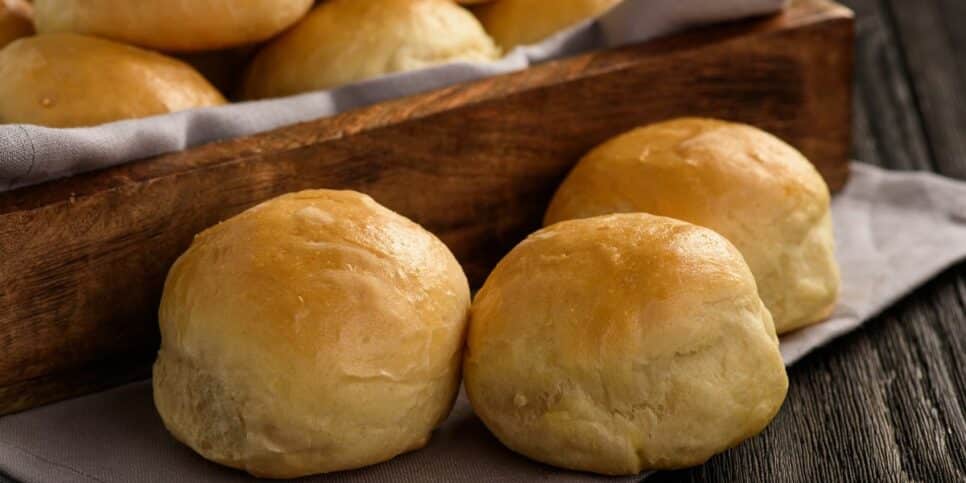 Caseiro forno Receita simples e prática de pão de batata e queijo, sem ovos e fermento (Imagem Reprodução Canva)
