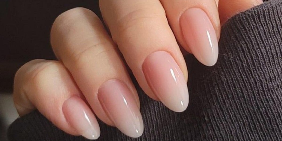 Modelo de unha em gel amêndoa, uma ótima escolha para pedir para as manicures (Imagem Reprodução Internet)