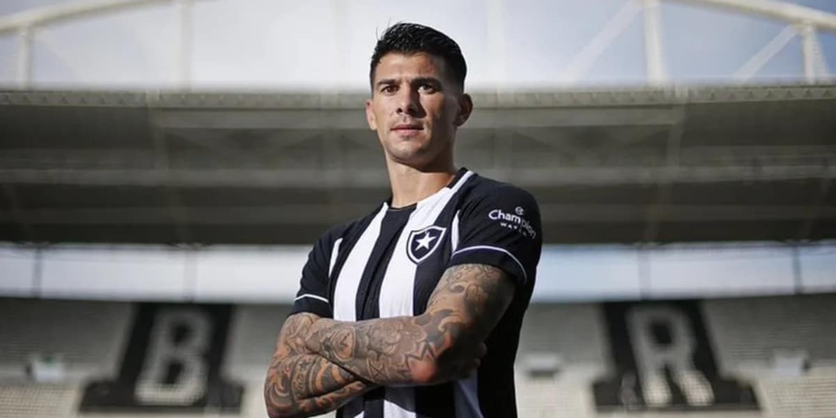 Victor Cuesta, atuando pelo Botafogo (Foto: Vitor Silva/Botafogo)