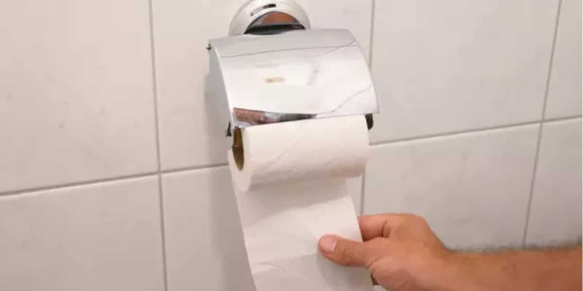 Jeito errado de armazenar o papel higiênico (Imagem Reprodução Internet)