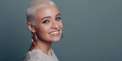 Especialista revela dicas para o cabelo platinado, tendência do verão (Foto: Shutterstock)