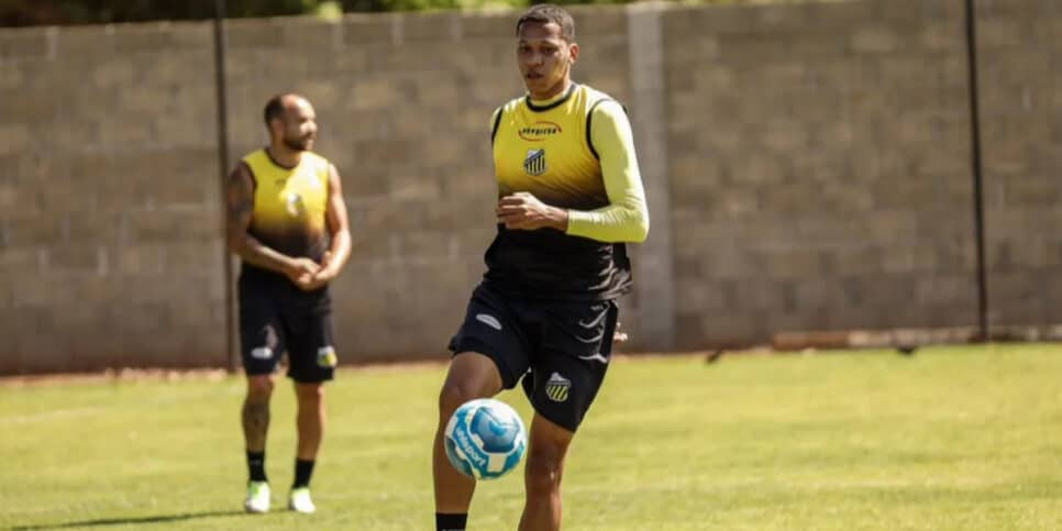 Corinthians toma decisão e desiste do zagueiro Adriano Martins (Foto: Ozzair Jr./Novorizontino)