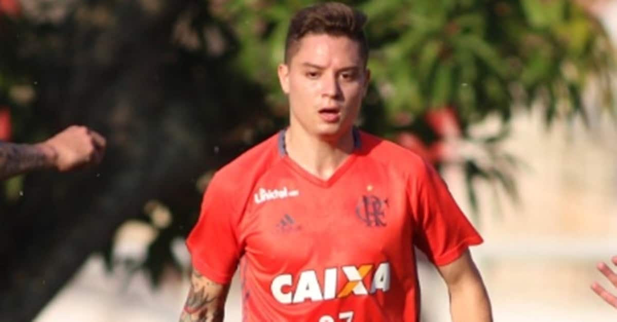 Adryan foi revelado nas categorias de base do Flamengo e teve duas passagens pelo time (Foto: Reprodução/ CRF/ Gilvan de Souza)