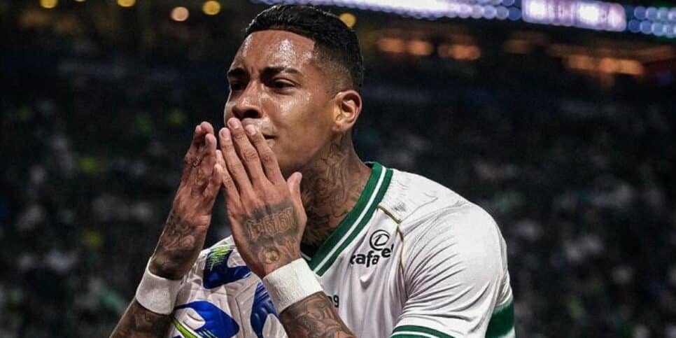 Alef Manga pode trocar Coritiba por um dos gigantes endinheirados do futebol nacional (Foto: Reprodução/Instagram)