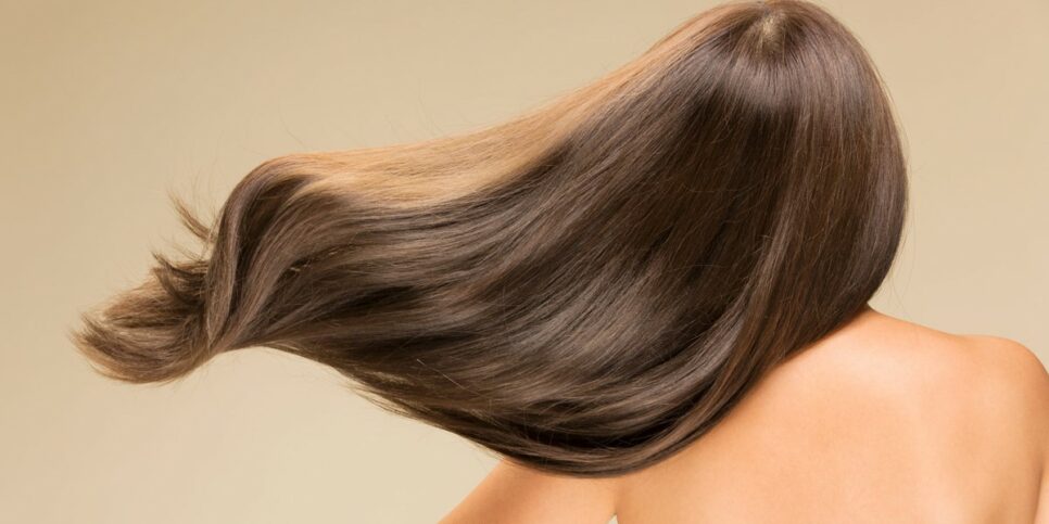 Veja como deixar o seu cabelo liso impecável (Foto: Reprodução/FreePik)