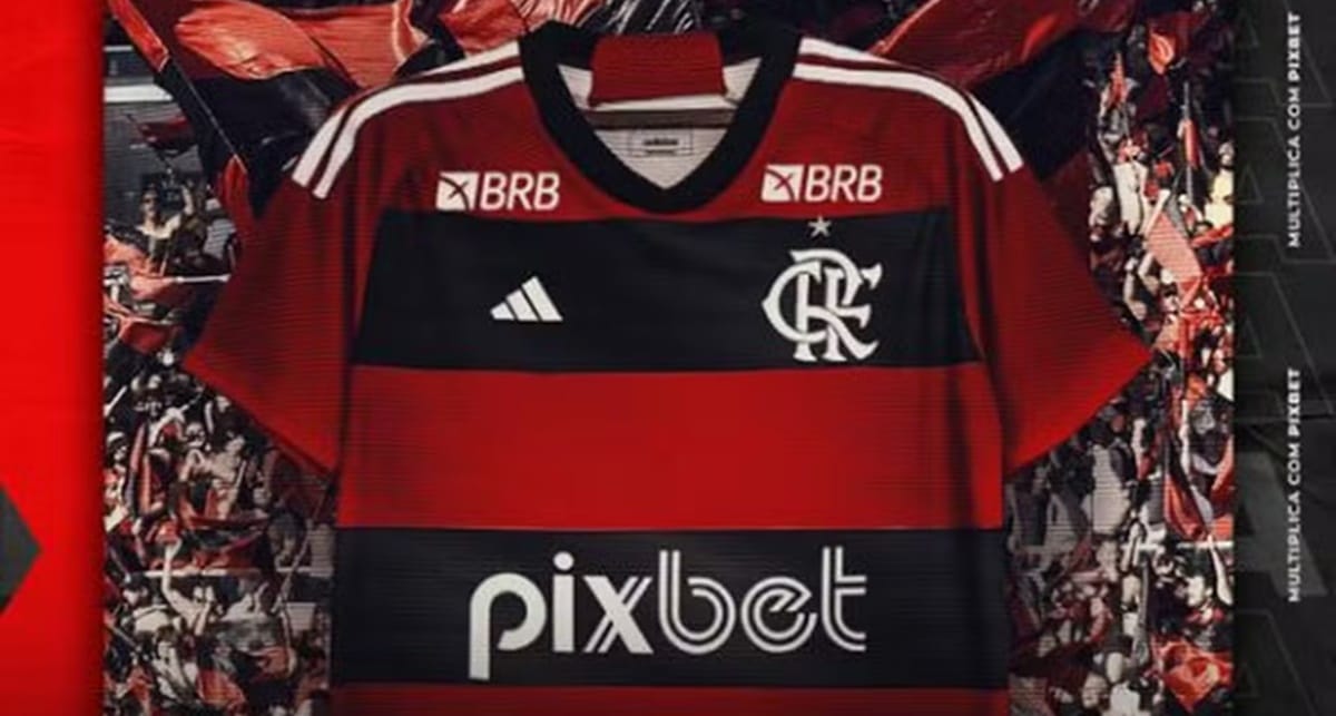 Nova camisa do Flamengo com patrocínio master da Pixbet (Foto: Reprodução/ Divulgação/ CRF)