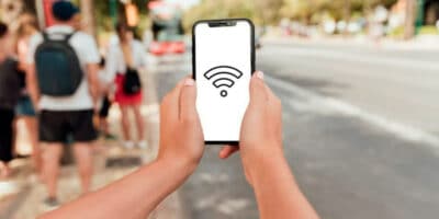 Imagem do post Não faça isso! Veja por que você deve SEMPRE desligar o Wi-Fi do seu celular ao sair de casa