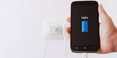 Celular demora para atingir 100% de carga? Confira como carregar a bateria em menos tempo  (Foto: Reprodução)