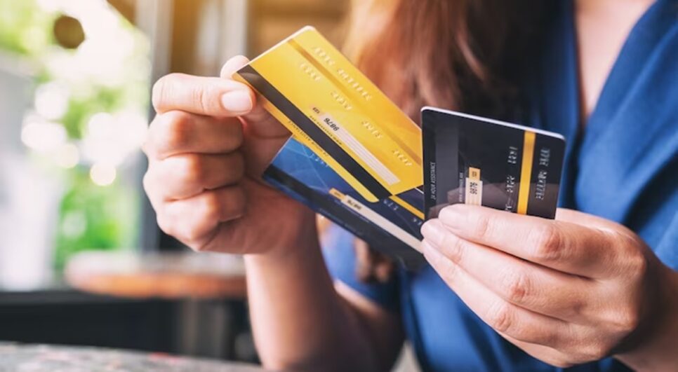 Nova lei de cartões de crédito vem à tona só com vantagens aos clientes (Foto: Reprodução/ FreePik)