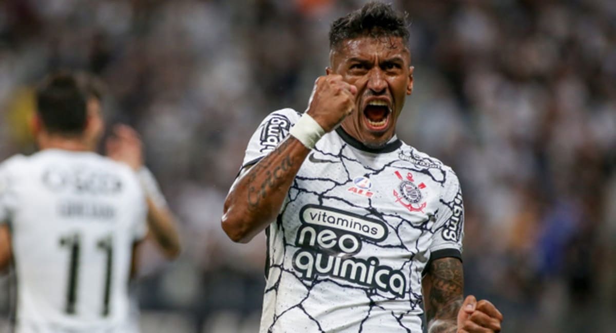 Paulinho renovou com o Corinthians e será reforços aos jogos de 2024 (Fotos: Reprodução/ Rodrigo Coca/ Ag. Corinthians)