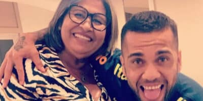 Imagem do post Bomba! Mulher que acusa Daniel Alves processa mãe e amigos do jogador por dados expostos; veja detalhes