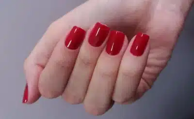 Imagem do post Aprenda a pintar as unhas sem borrar; elas vão ficar perfeitas