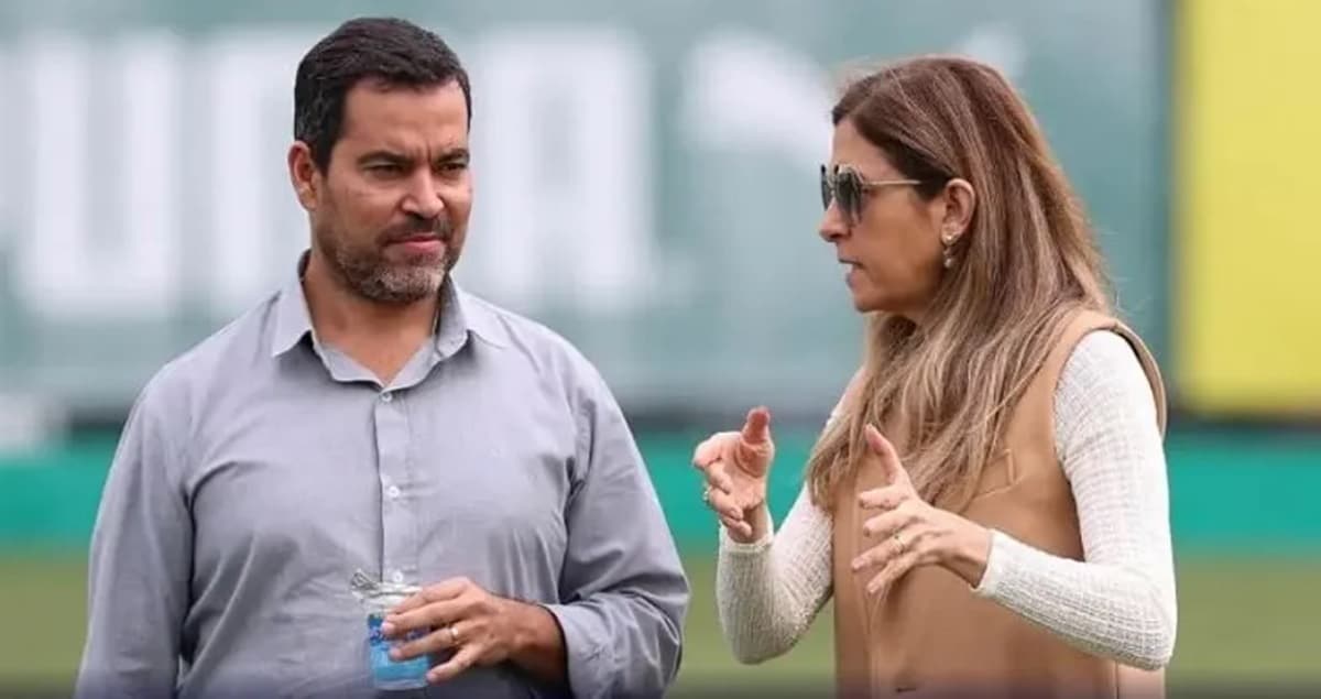 João Paulo Sampaio, do Palmeiras, conversando com Leila Pereira, presidente do clube (Foto: Reprodução/ Cesar Greco/ SEP)