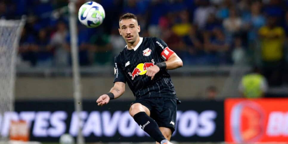 Flamengo faz nova proposta para Bragantino por Léo Ortiz (Foto: PGG/Icon Sport)