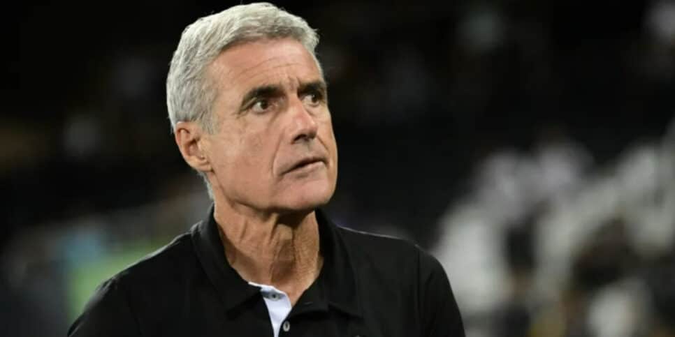 Luís Castro confessa mágoa profunda e critica Botafogo (Foto: André Durão)