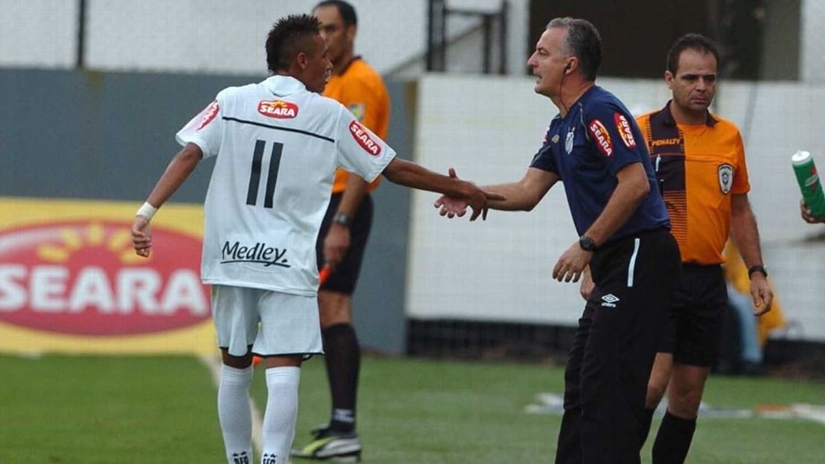 Momento do problema entre Neymar e Dorival Junior, em 2010, quando ambos estavam no Santos (Foto: Reprodução/ SFC)