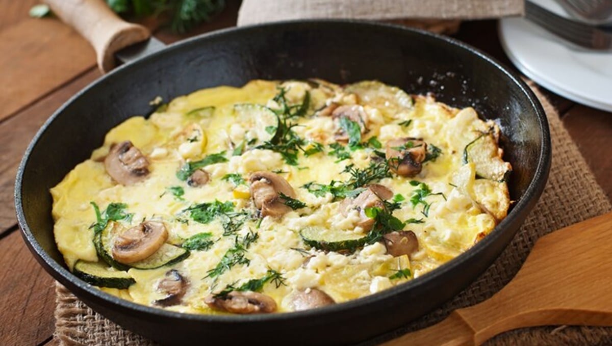 Delicioso omelete caseiro com esses ingredientes incomuns para seu almoço ou jantar (Foto: Reprodução/ FreePik)