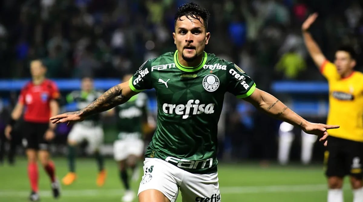 O atacante do Palmeiras, Artur, está quase fechado com o Zenit, mas em dúvida se deixa o Alviverde (Foto: Reprodução/ Marcos Ribolli/ AGIF/ GE)