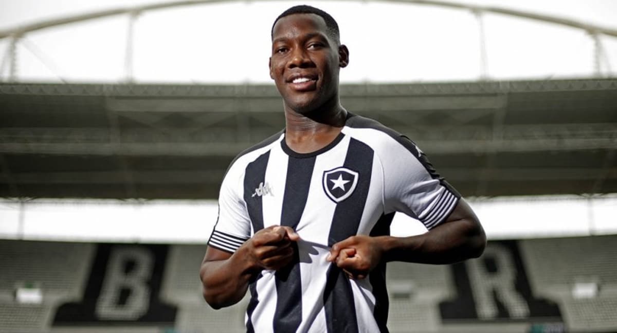 Patrick de Paula ainda é a maior contratação da história do Botafogo: R$ 33 milhões (Foto: Reprodução/ Divulgação/ Vítor Silva)