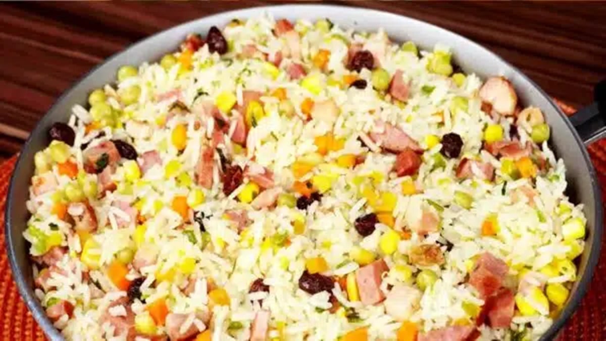 Arroz Pega Marido é uma opção de receita fácil e deliciosa (Foto: Reprodução/ FreePik)