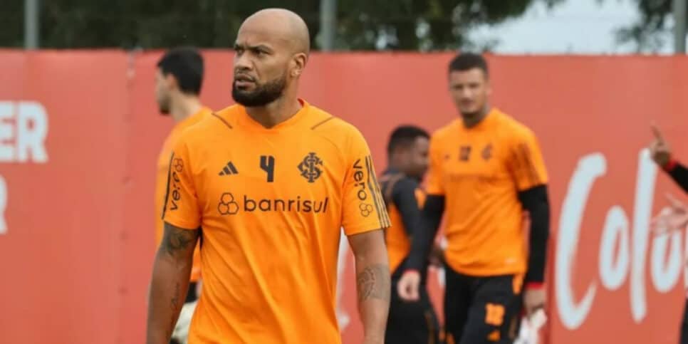 Rodrigo Moledo se despede do Inter após ser suspenso por doping (Foto: Ricardo Duarte/Divulgação, Internacional)