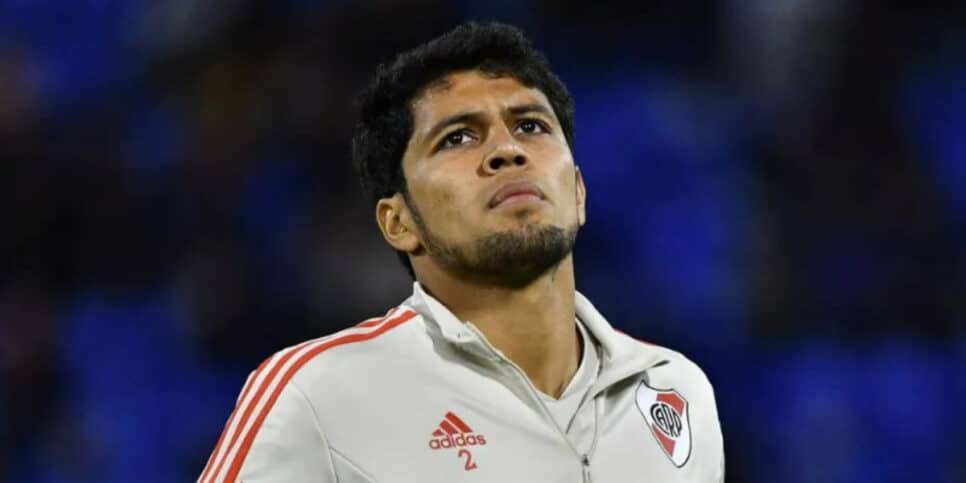 É oficial! Vasco bate martelo e anuncia contratação do zagueiro Robert Rojas (Foto: Divulgação/ River Plate)