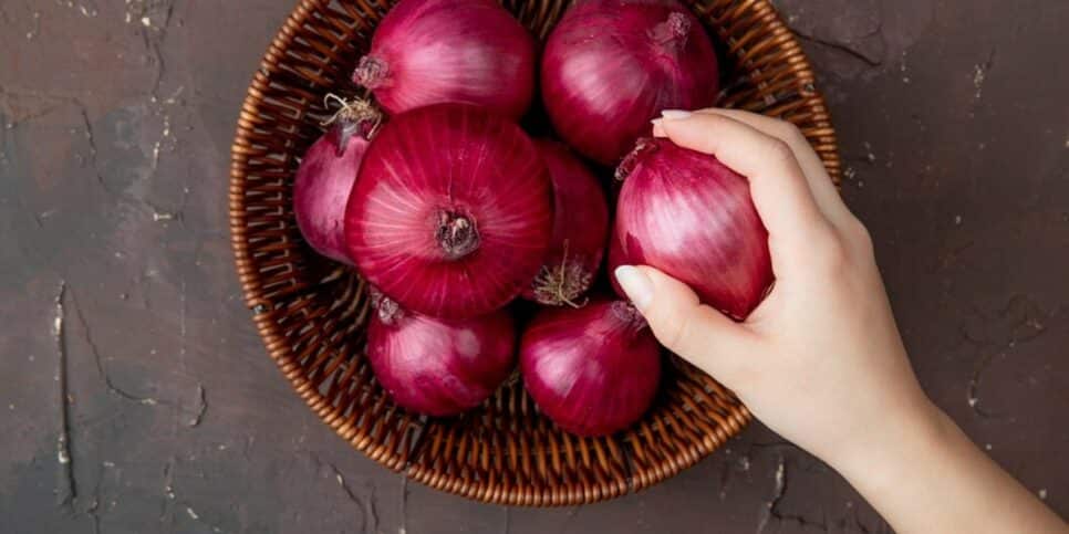 Cesta com cebolas (Foto: Reprodução/Internet)