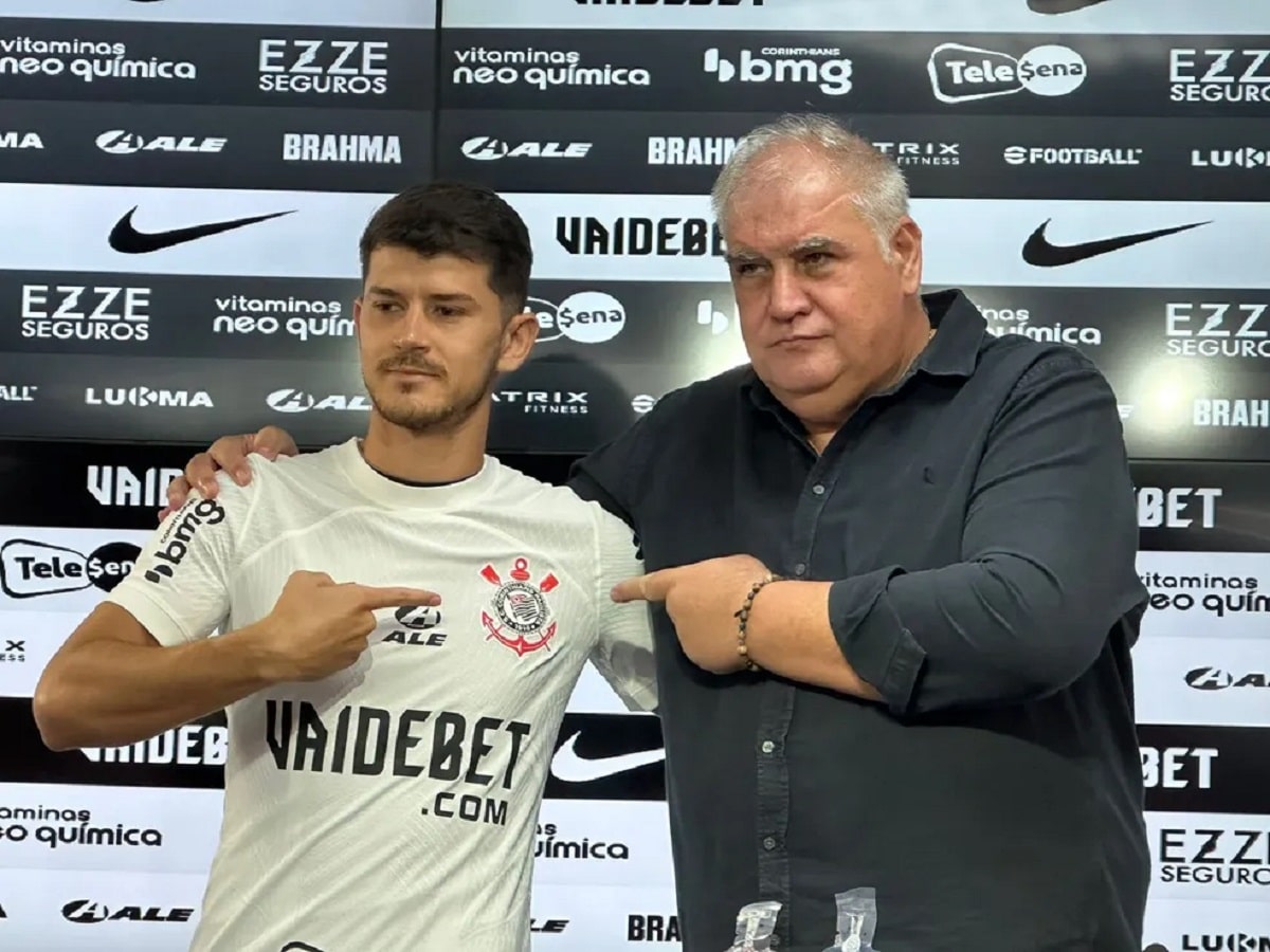 Hugo apresentado no Corinthians (Foto: Bruno Cassucci)