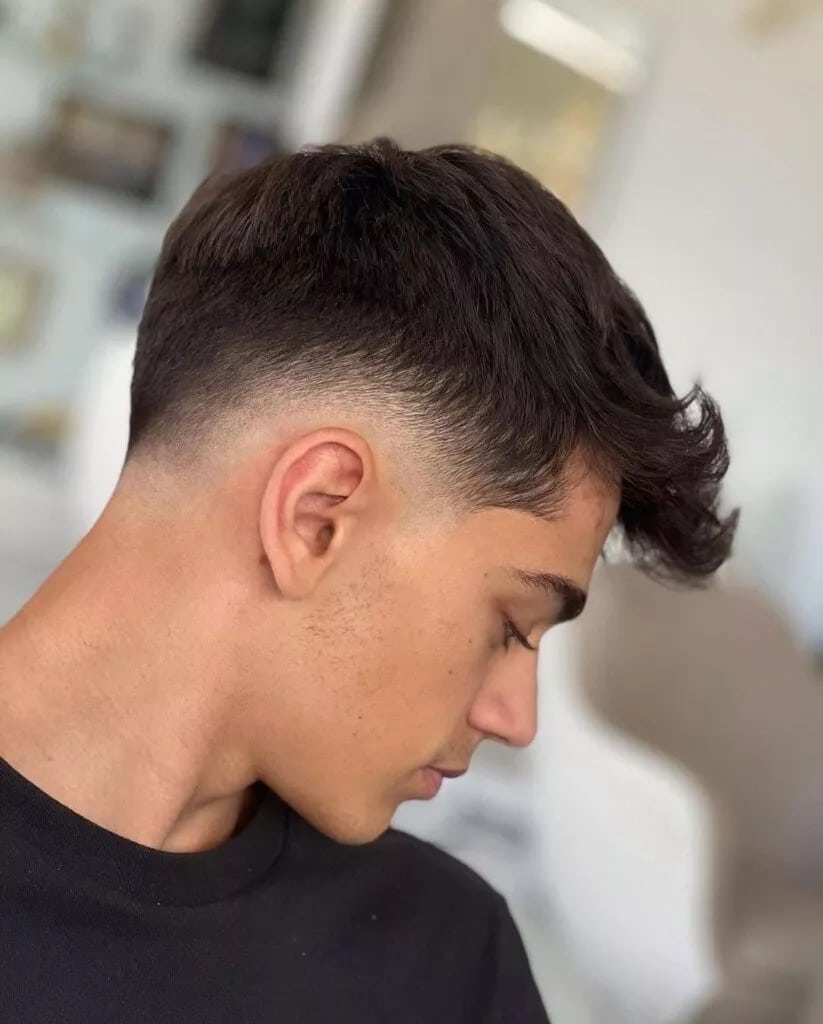 Com topete ou sem, o burst fade deixa o seu cabelo impecável e realça o seu corto (Foto: Divulgação)